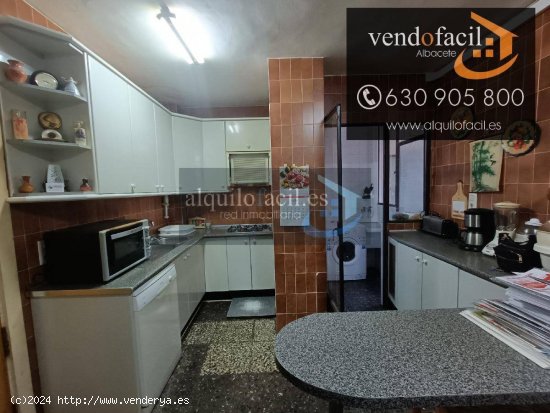 SE VENDE PISO CON GARAJE, PISCINA, PISTA DE TENIS EN AVDA DE LA ESTACION DE 4 HABITACIONES POR 25000