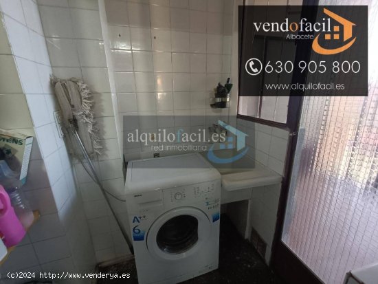 SE VENDE PISO CON GARAJE, PISCINA, PISTA DE TENIS EN AVDA DE LA ESTACION DE 4 HABITACIONES POR 25000