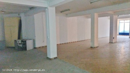 LOCAL COMERCIAL CON ENTRADA A 3 CALLES