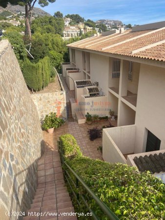 Bungalow con terraza soleada y piscina