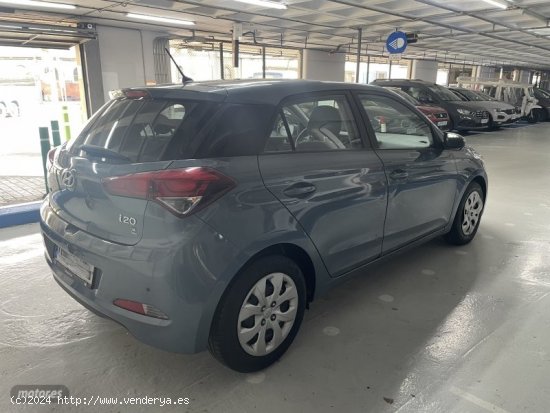 Hyundai i20 1.2 MPI Klass de 2017 con 49.000 Km por 11.500 EUR. en Barcelona