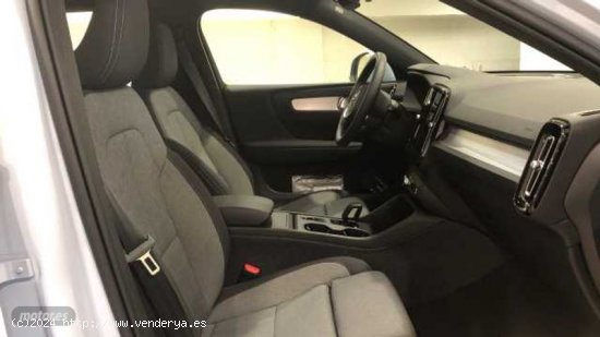 Volvo XC40 Core, B3 Mild hybrid, Gasolina de 2024 con 10 Km por 38.000 EUR. en Pontevedra