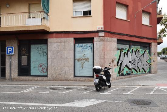 Local esquinero en alquiler, gran fachada - BARCELONA