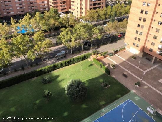  4 dormitorios, 2 baños, garaje, ASCENSOR, jardines y pistas deportivas - ZARAGOZA 