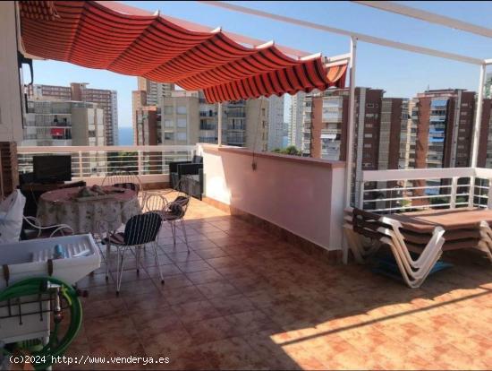 Ático con gran terraza 30 m2 con vistas panorámicas al mar y montaña en zona playa Poniente. - AL