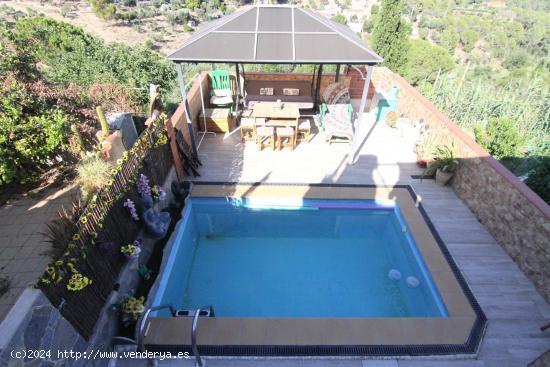 Casa adosada de 4 habitaciones con piscina y unas vistas espectaculares en Mas d'en Gall - BARCELONA