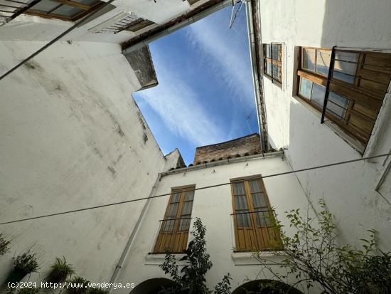  CASA DE TECHOS ALTOS EN PLENA JUDERÍA - CORDOBA 