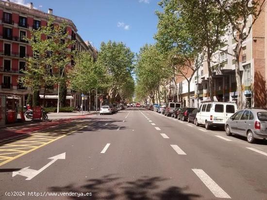 PLAZA DE PARKING PARA COCHE Y MOTO - BARCELONA