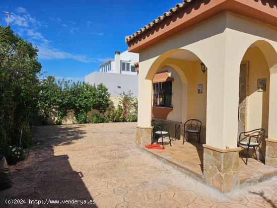  Precioso chalet con piscina en Villanueva Golf ¡¡ÚRBANO!! - CADIZ 