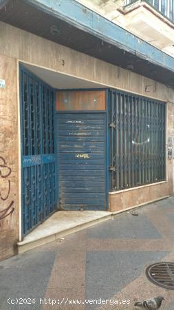 Local situado en calle Levante,  una de las mejores zonas comerciales del centro de Jerez - CADIZ