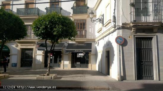 Calle Medina local en primera linea comercial con amplio escaparate magnifica situación - CADIZ