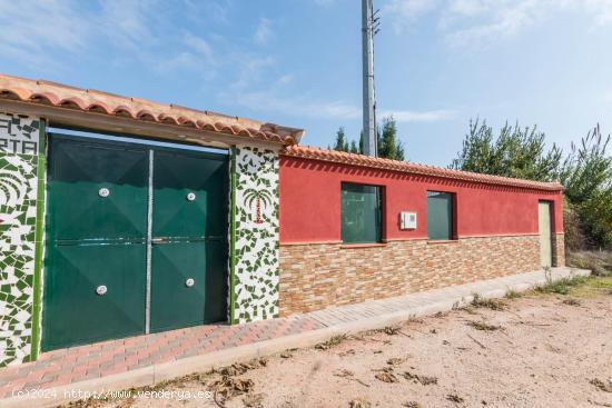 Bonita casa en La Raya con piscina y parcela de 700 m2 - MURCIA