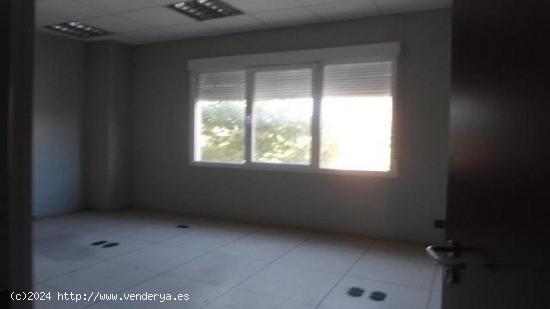 Urbis te ofrece un local en venta en zona Pizarrales, Salamanca. - SALAMANCA