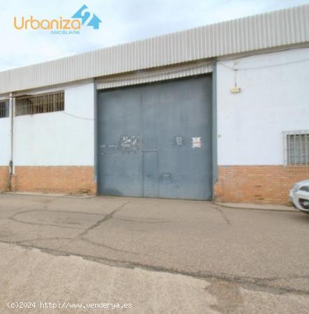  NAVE DE 450 M2. CON UNA UBICACION INMEJORABLE Y ZONA DE APARCAMIENTO. - BADAJOZ 