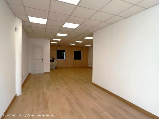 Local comercial en el PI  Les Comes  - BARCELONA