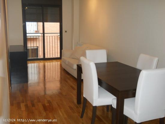 SE ALQUILA APARTAMENTO CENTRICO - MURCIA