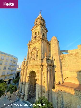  OPORTUNIDAD DE INVERSION !!! SOLAR EN PLENO CENTRO DE JEREZ - CADIZ 