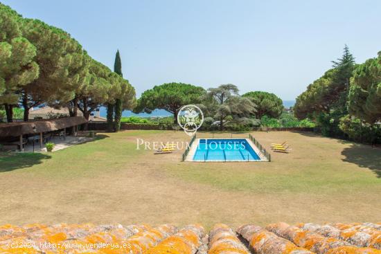 Casa en venta en Rocaferrera con vistas espectaculares al mar en parcela plana - BARCELONA