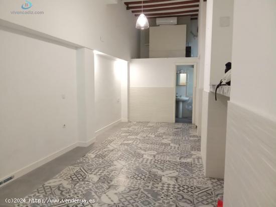  APARTAMENTO CON LICENCIA TURÍSTICA - CADIZ 