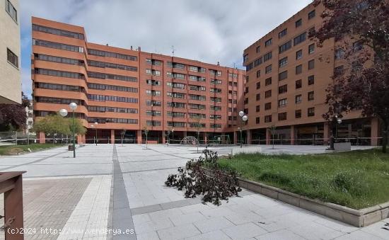  En Burgos. Zona centro. Se alquila bar/cafetería en una zona fantástica - BURGOS 