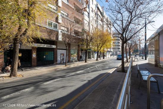 2 PLAZAS DE GARAJE JUNTAS EN AVENIDA DE CONSTITUCIÓN - GRANADA