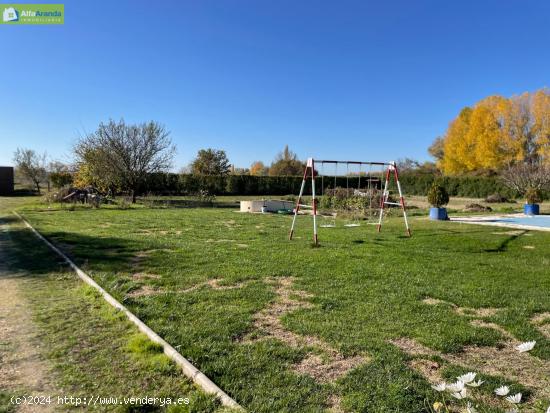 FINCA CON VIVIENDA DE 2 DORMITORIOS Y PISCINA - BURGOS