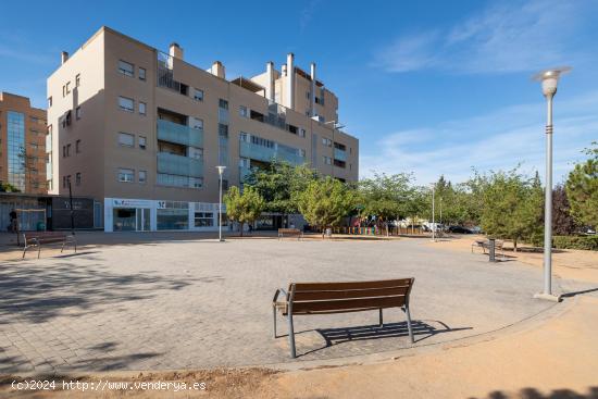  Local comercial en el Campus de la Salud - GRANADA 