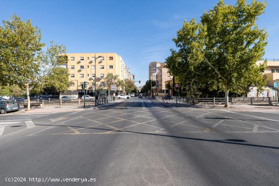 Local comercial en el Campus de la Salud - GRANADA