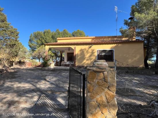 CHALET PRECIOSO EN ZONA CANTO BLANCO. 55.600M2 DE TERRENO. PISCINA Y POZO ,VALLADO - ALBACETE