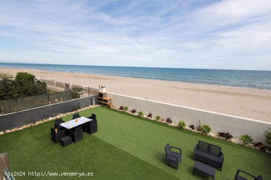  Chalet Independiente en Primera Línea de Playa: Tu refugio en Mareny de Barraquetes, Sueca, Valenci 