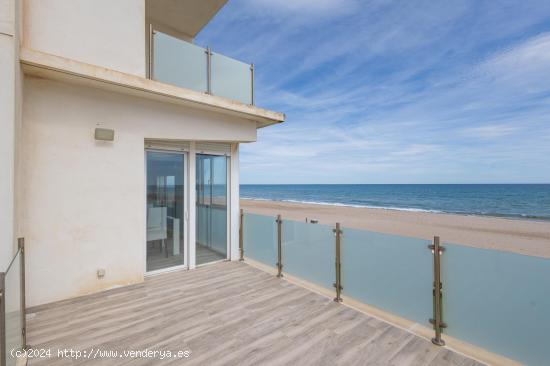 Chalet Independiente en Primera Línea de Playa: Tu refugio en Mareny de Barraquetes, Sueca, Valenci