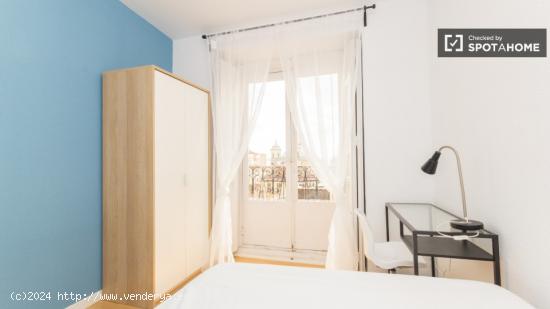 Habitación amueblada con escritorio en piso compartido, Latina - MADRID