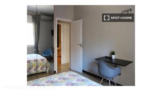 Habitación en piso compartido en Sagrada Familia, Barcelona - BARCELONA