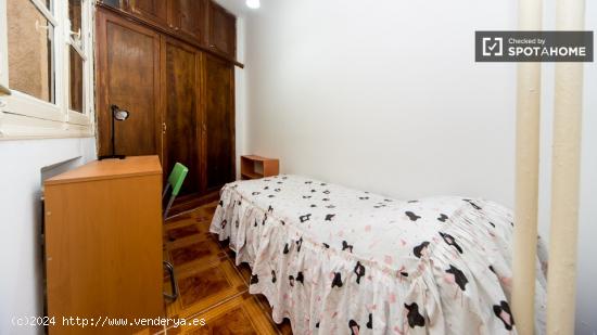 Gran habitación con armario independiente en piso compartido, Puerta del Sol - MADRID