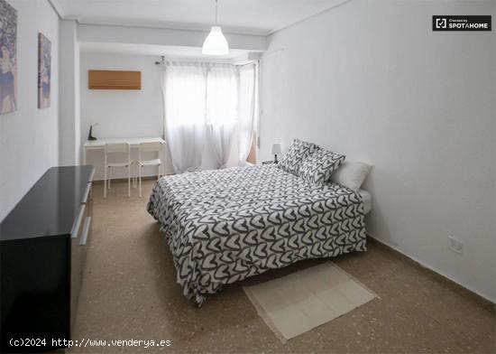  Alquiler de habitaciones en piso de 5 habitaciones en Aiora - VALENCIA 