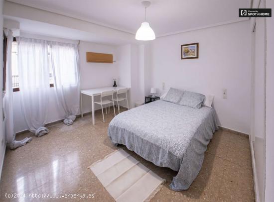  Alquiler de habitaciones en piso de 5 habitaciones en Aiora - VALENCIA 