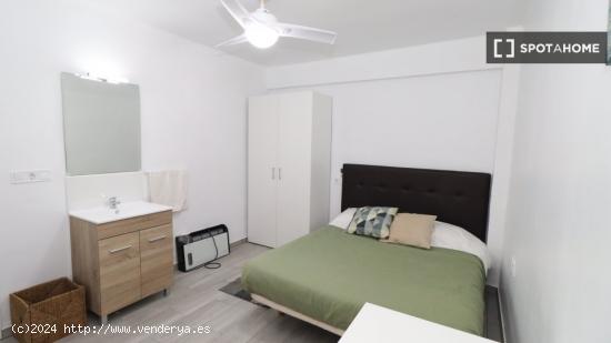 Habitaciones en alquiler en apartamento de 4 dormitorios en El Cabanyal. - VALENCIA