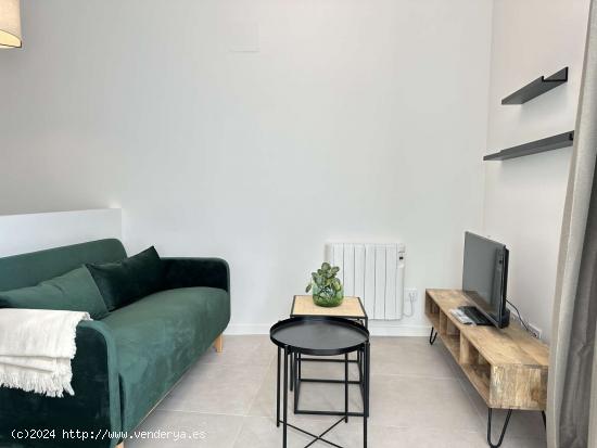  Apartamento de 1 dormitorio en alquiler en Lucero - MADRID 