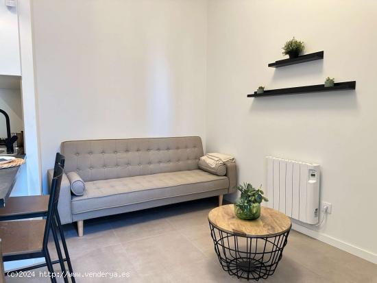  Apartamento de 1 dormitorio en alquiler en Lucero - MADRID 