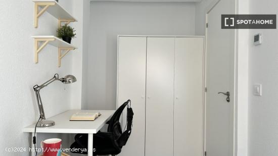 Habitación en alquiler en coliving en Lucero, Madrid - MADRID