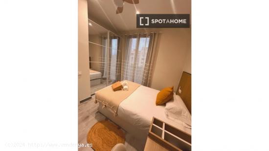 Habitación en piso compartido en barcelona. - BARCELONA