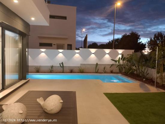 Exclusiva vivienda de alta gama en San Javier, ubicada en el campo de golf de Roda - MURCIA