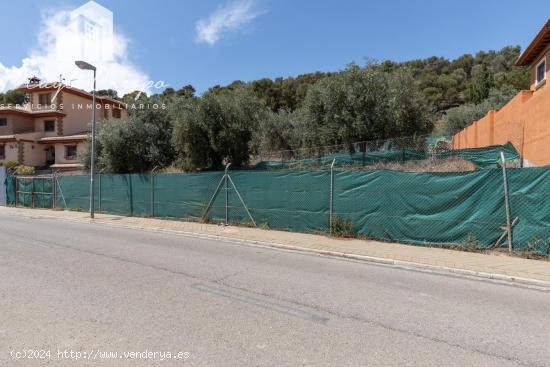 Terreno urbanizable en Granada  en una zona tranquila y demandada con 687 m2 de superficie parcela. 