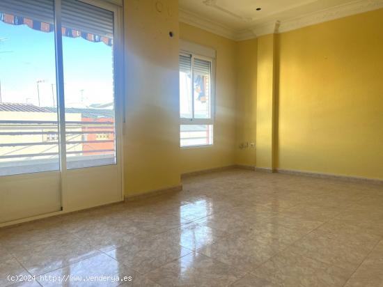 PISO 3 HABITACIONES PARA ENTRAR A VIVIR - BADAJOZ