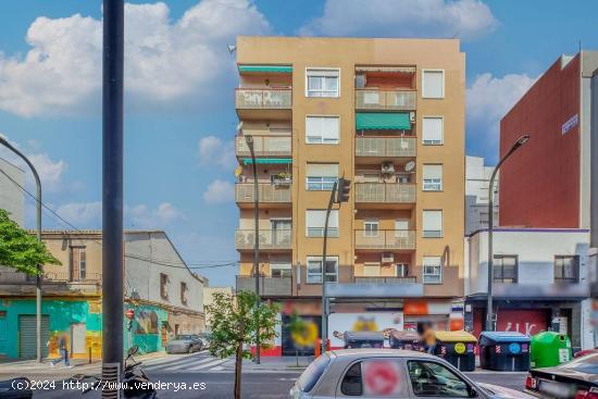 EN MASSANASSA. BIEN UBICADO Y BIEN CONSERVADO - VALENCIA