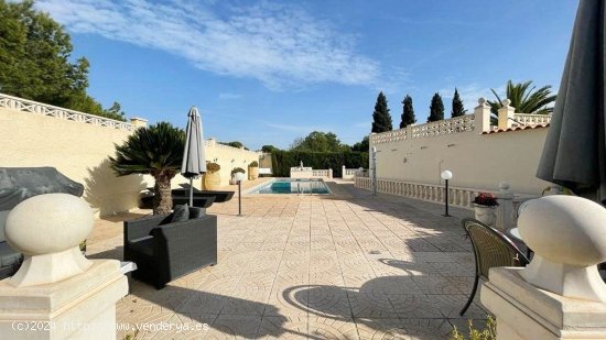 Villa en venta en Alfaz del Pi (Alicante)