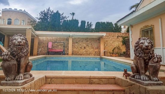 Villa en venta en La Nucia (Alicante)