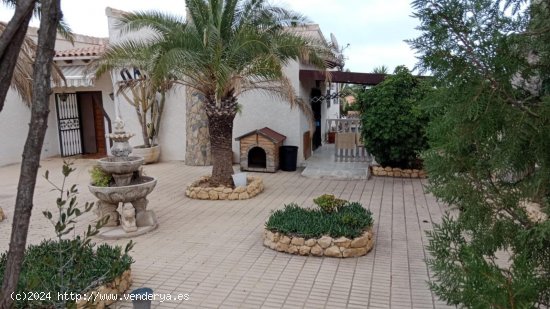 Villa en venta en Alfaz del Pi (Alicante)