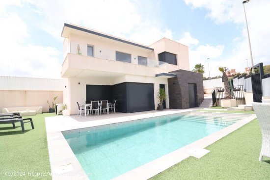 Villa en venta en San Miguel de Salinas (Alicante)