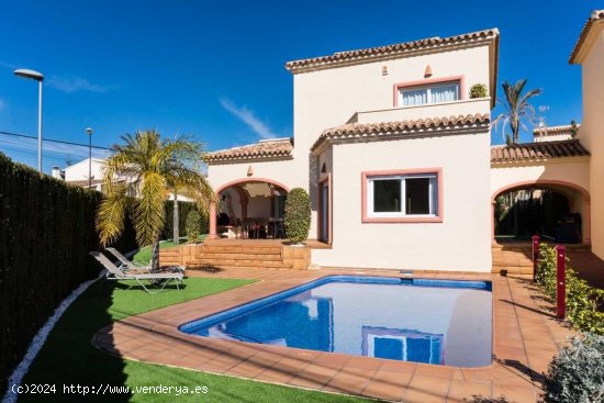  Villa en venta en La Nucia (Alicante) 